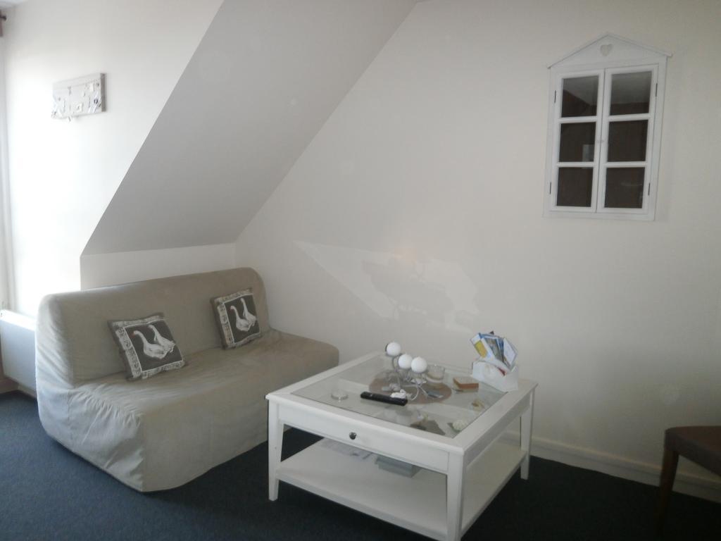 Escapade Au Coeur De Honfleur Avec Parking Prive Et Vue Panoramique Apartment Room photo