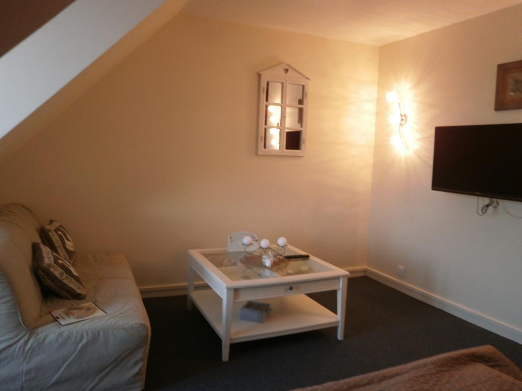 Escapade Au Coeur De Honfleur Avec Parking Prive Et Vue Panoramique Apartment Room photo